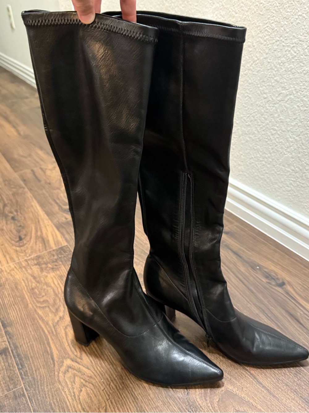 Sleek Black Knee-High Pointed Toe Heeled Boots